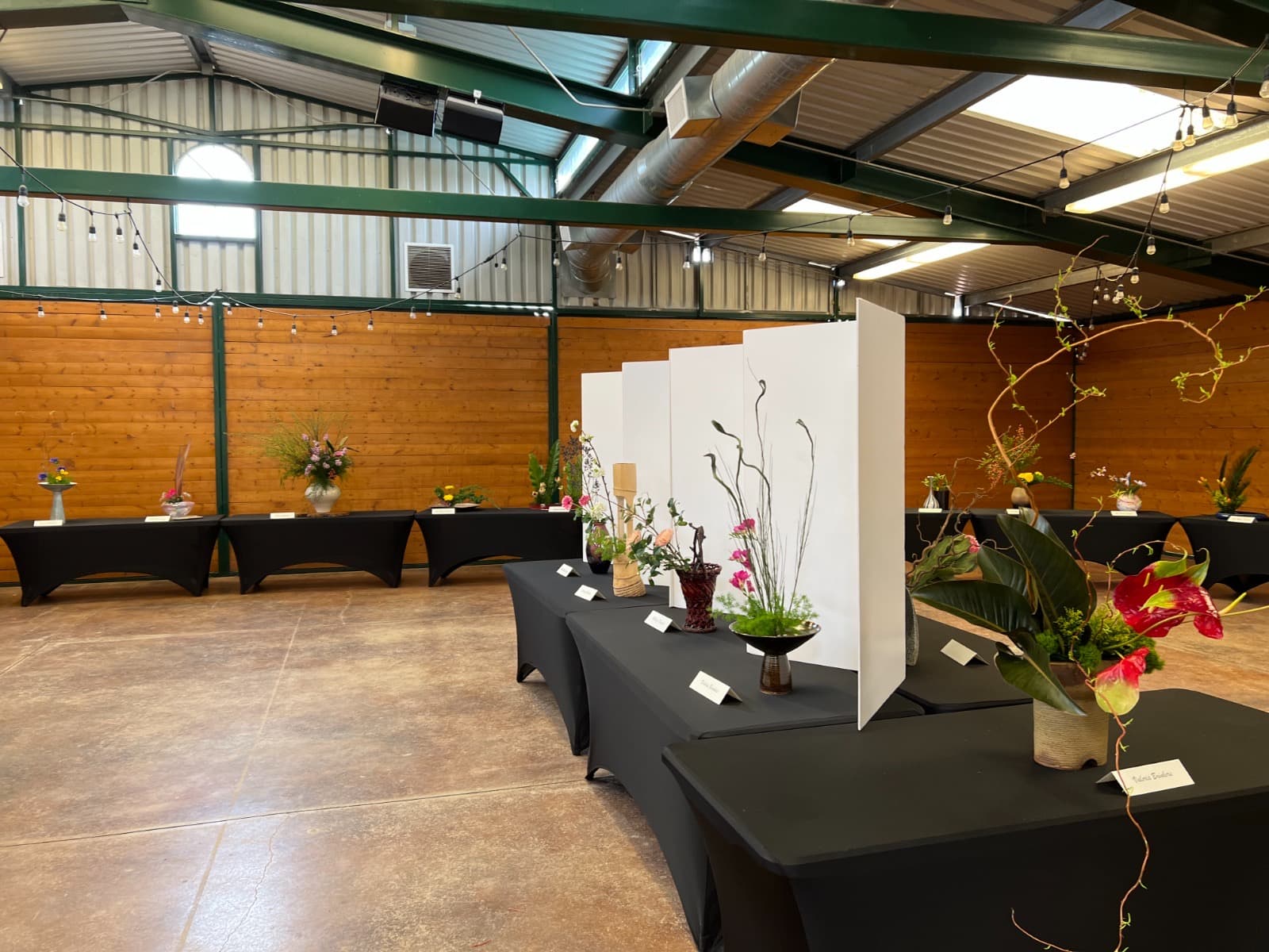 Ikebana arrangement 1