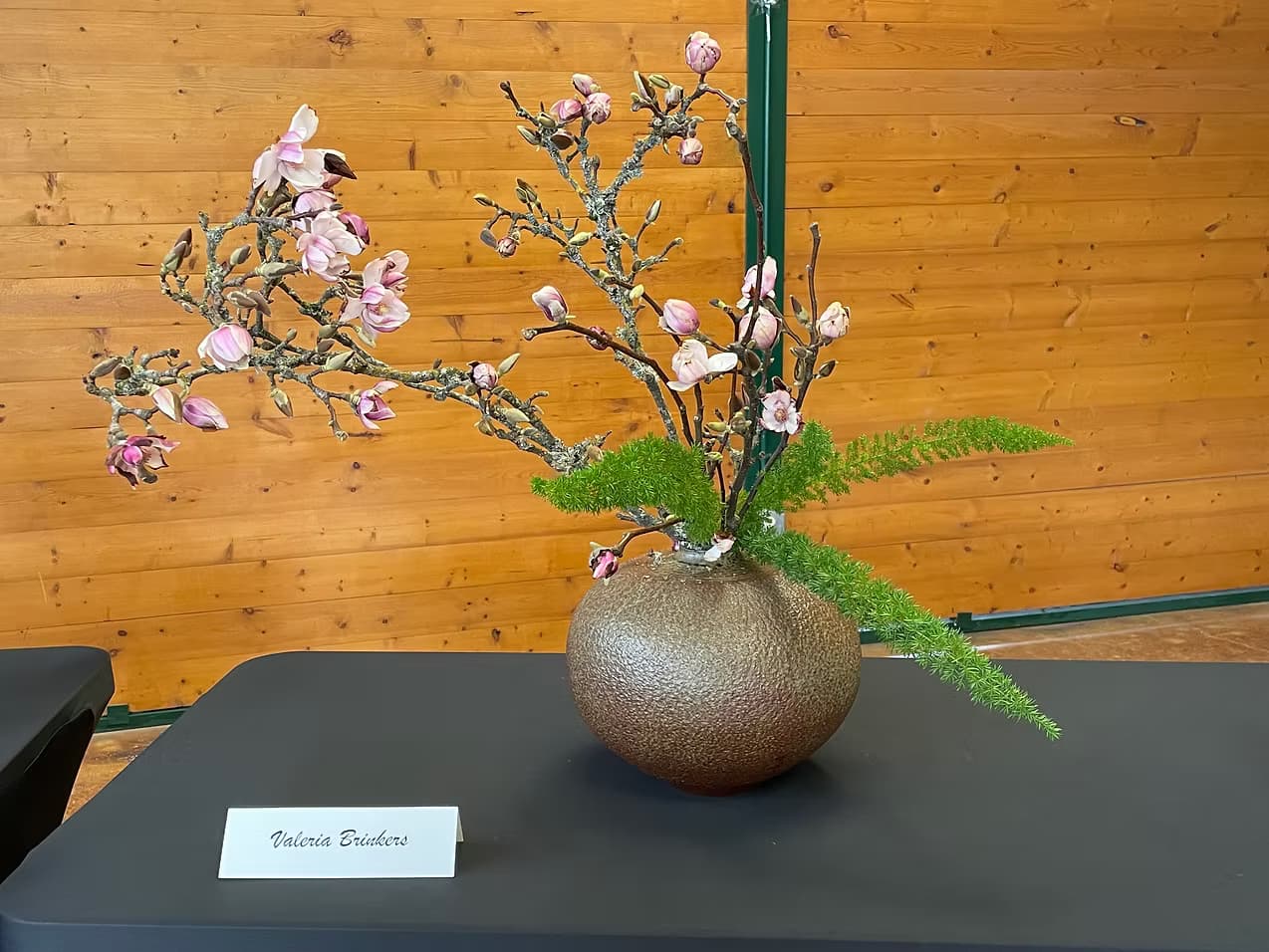 Ikebana arrangement 15